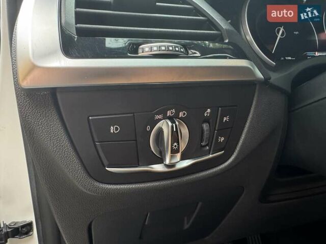 Білий БМВ Х3, об'ємом двигуна 2 л та пробігом 179 тис. км за 28500 $, фото 21 на Automoto.ua