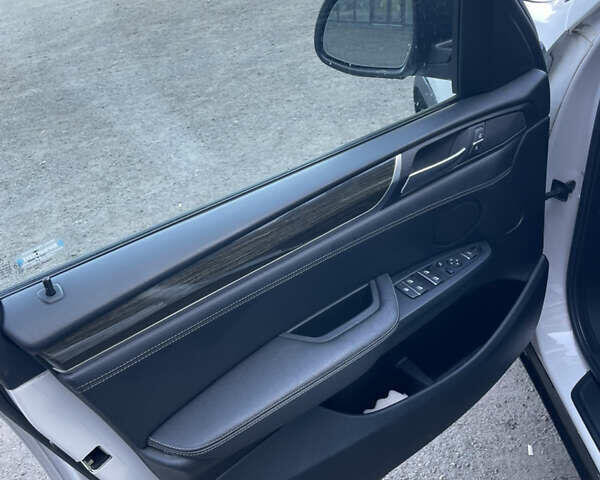 Белый БМВ Х3, объемом двигателя 2 л и пробегом 134 тыс. км за 15100 $, фото 17 на Automoto.ua