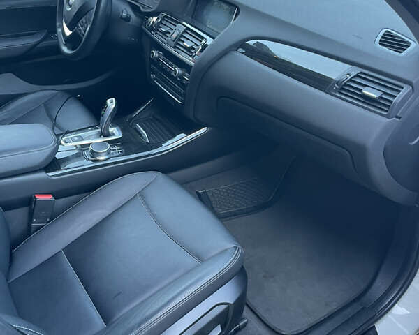 Белый БМВ Х3, объемом двигателя 2 л и пробегом 134 тыс. км за 15100 $, фото 27 на Automoto.ua