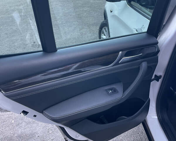 Белый БМВ Х3, объемом двигателя 2 л и пробегом 134 тыс. км за 15100 $, фото 23 на Automoto.ua