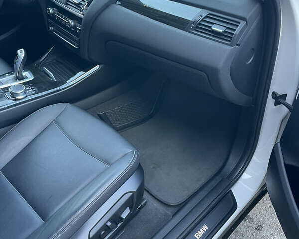 Белый БМВ Х3, объемом двигателя 2 л и пробегом 134 тыс. км за 15100 $, фото 29 на Automoto.ua