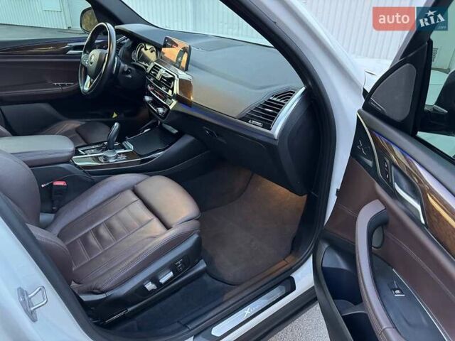 Белый БМВ Х3, объемом двигателя 2 л и пробегом 165 тыс. км за 27500 $, фото 19 на Automoto.ua