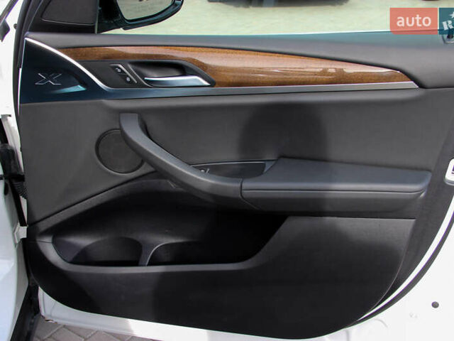 Білий БМВ Х3, об'ємом двигуна 2 л та пробігом 60 тис. км за 26500 $, фото 39 на Automoto.ua