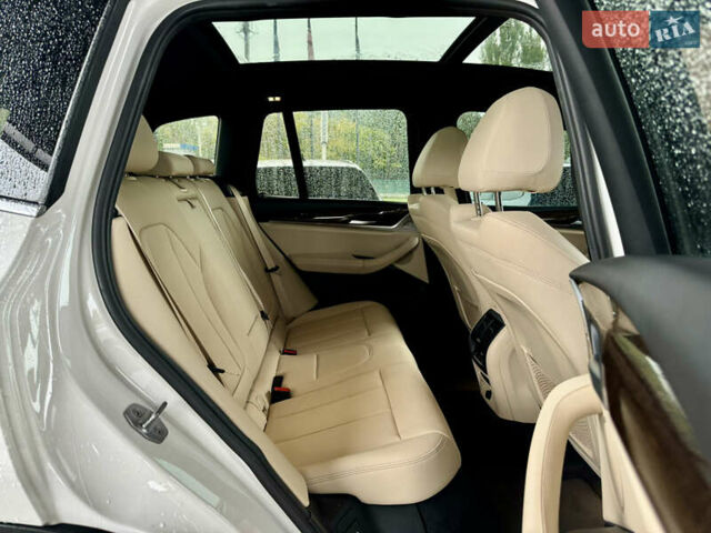 Белый БМВ Х3, объемом двигателя 2 л и пробегом 80 тыс. км за 26400 $, фото 3 на Automoto.ua