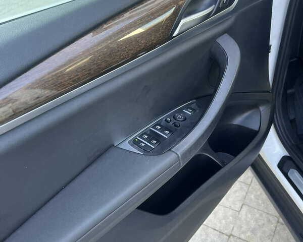 Білий БМВ Х3, об'ємом двигуна 2 л та пробігом 62 тис. км за 24300 $, фото 12 на Automoto.ua