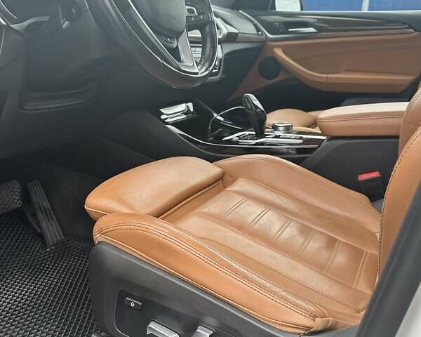 Белый БМВ Х3, объемом двигателя 2 л и пробегом 140 тыс. км за 29000 $, фото 23 на Automoto.ua