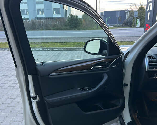 Белый БМВ Х3, объемом двигателя 2 л и пробегом 174 тыс. км за 24450 $, фото 24 на Automoto.ua
