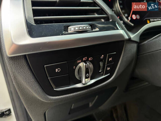 Білий БМВ Х3, об'ємом двигуна 2 л та пробігом 99 тис. км за 29000 $, фото 16 на Automoto.ua