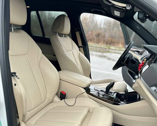 Белый БМВ Х3, объемом двигателя 2 л и пробегом 160 тыс. км за 24000 $, фото 11 на Automoto.ua