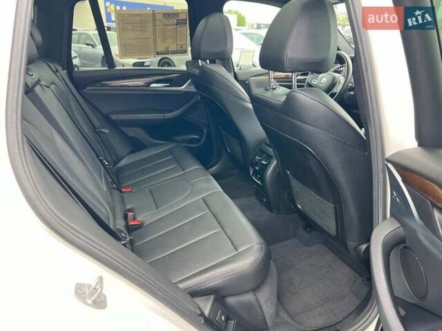 Білий БМВ Х3, об'ємом двигуна 2 л та пробігом 82 тис. км за 9800 $, фото 17 на Automoto.ua