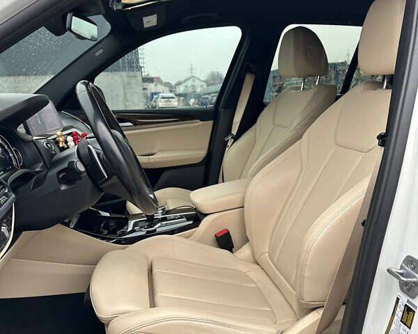 Белый БМВ Х3, объемом двигателя 2 л и пробегом 160 тыс. км за 24000 $, фото 6 на Automoto.ua