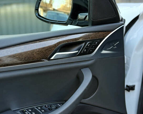 Белый БМВ Х3, объемом двигателя 2 л и пробегом 92 тыс. км за 26500 $, фото 11 на Automoto.ua