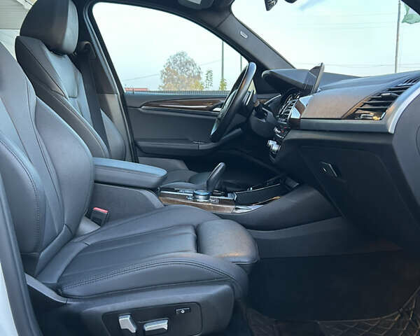 Белый БМВ Х3, объемом двигателя 2 л и пробегом 174 тыс. км за 24450 $, фото 18 на Automoto.ua