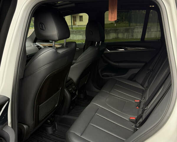 Білий БМВ Х3, об'ємом двигуна 2 л та пробігом 198 тис. км за 20800 $, фото 11 на Automoto.ua