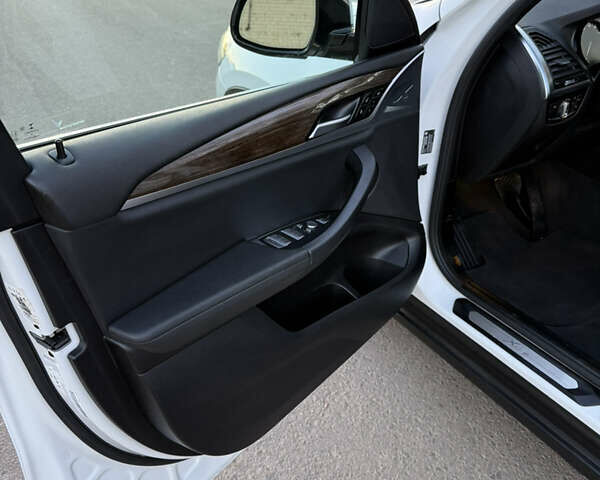 Белый БМВ Х3, объемом двигателя 2 л и пробегом 178 тыс. км за 21999 $, фото 41 на Automoto.ua