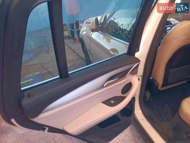 Білий БМВ Х3, об'ємом двигуна 2 л та пробігом 67 тис. км за 19800 $, фото 16 на Automoto.ua