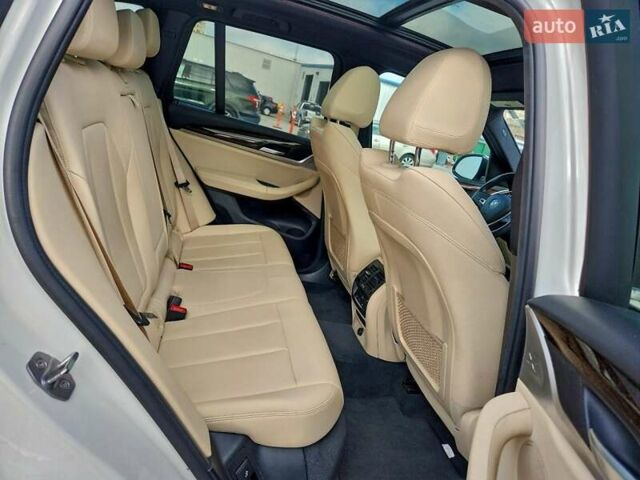 Белый БМВ Х3, объемом двигателя 2 л и пробегом 14 тыс. км за 8500 $, фото 10 на Automoto.ua