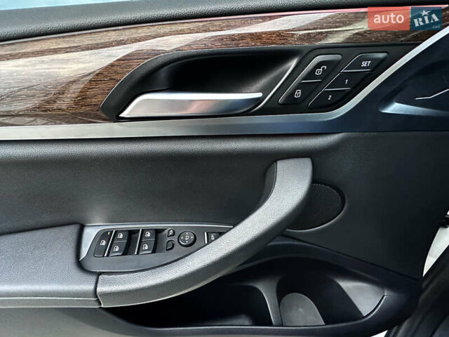 Белый БМВ Х3, объемом двигателя 2 л и пробегом 115 тыс. км за 30500 $, фото 23 на Automoto.ua