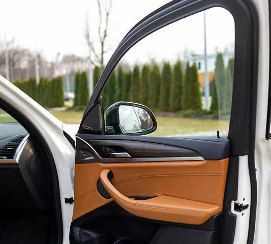 Белый БМВ Х3, объемом двигателя 3 л и пробегом 79 тыс. км за 39500 $, фото 13 на Automoto.ua