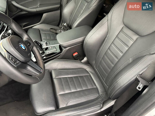 Белый БМВ Х3, объемом двигателя 2 л и пробегом 53 тыс. км за 35800 $, фото 19 на Automoto.ua