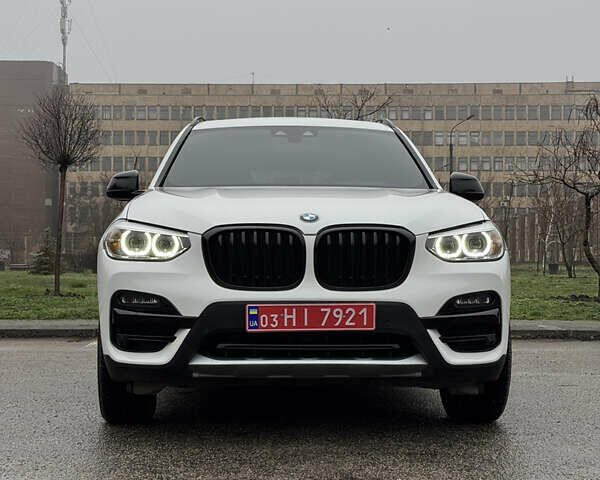 Белый БМВ Х3, объемом двигателя 2 л и пробегом 115 тыс. км за 25399 $, фото 1 на Automoto.ua