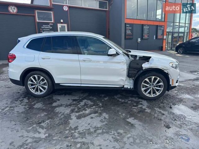 Белый БМВ Х3, объемом двигателя 2 л и пробегом 105 тыс. км за 24500 $, фото 3 на Automoto.ua