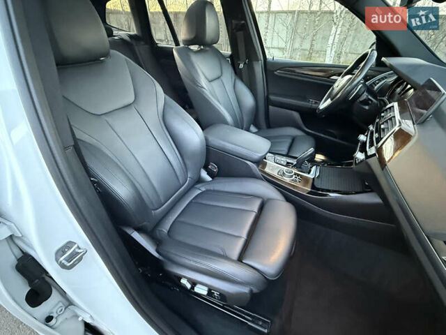 Белый БМВ Х3, объемом двигателя 2 л и пробегом 178 тыс. км за 21999 $, фото 8 на Automoto.ua