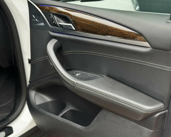 Белый БМВ Х3, объемом двигателя 2 л и пробегом 82 тыс. км за 27000 $, фото 37 на Automoto.ua