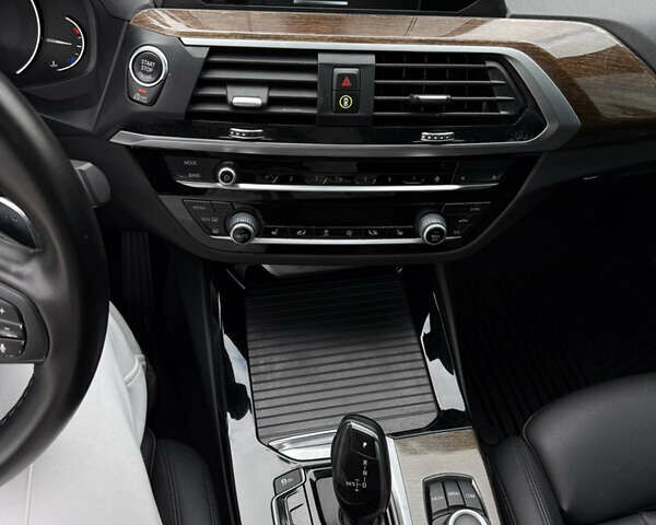 Білий БМВ Х3, об'ємом двигуна 2 л та пробігом 198 тис. км за 20800 $, фото 10 на Automoto.ua