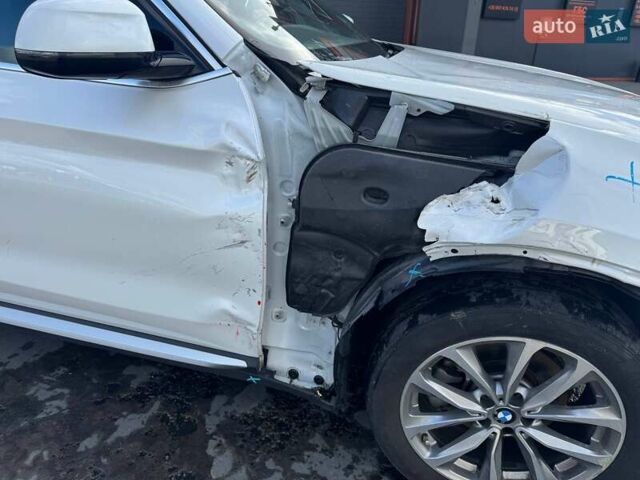 Белый БМВ Х3, объемом двигателя 2 л и пробегом 105 тыс. км за 24500 $, фото 4 на Automoto.ua