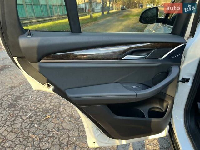 Белый БМВ Х3, объемом двигателя 2 л и пробегом 82 тыс. км за 27700 $, фото 25 на Automoto.ua