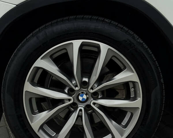 Білий БМВ Х3, об'ємом двигуна 2 л та пробігом 198 тис. км за 20800 $, фото 17 на Automoto.ua