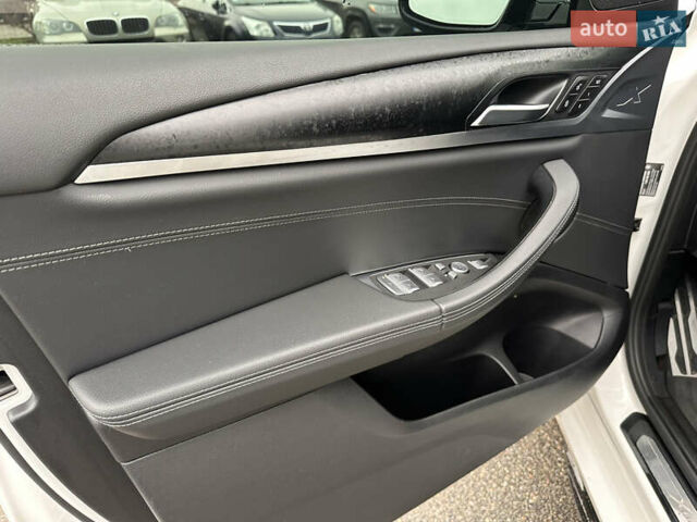 Белый БМВ Х3, объемом двигателя 2 л и пробегом 53 тыс. км за 35800 $, фото 24 на Automoto.ua