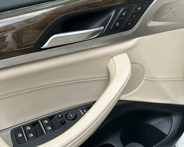 Білий БМВ Х3, об'ємом двигуна 2 л та пробігом 81 тис. км за 27800 $, фото 12 на Automoto.ua