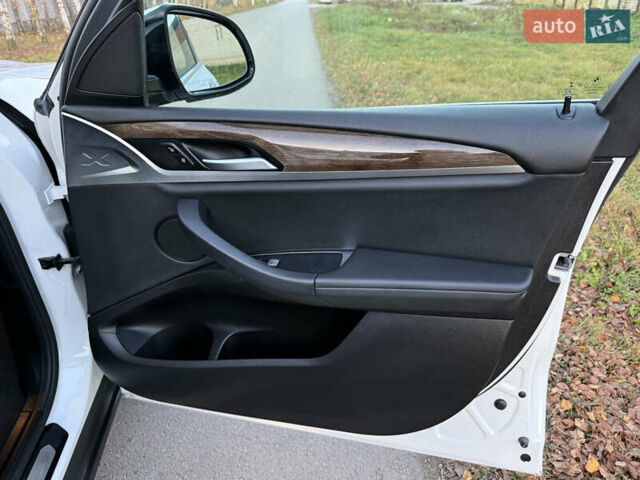 Белый БМВ Х3, объемом двигателя 2 л и пробегом 178 тыс. км за 21999 $, фото 24 на Automoto.ua