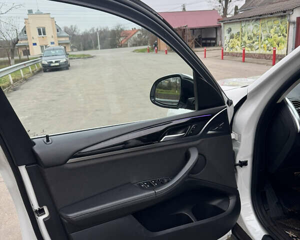 Белый БМВ Х3, объемом двигателя 3 л и пробегом 147 тыс. км за 34500 $, фото 9 на Automoto.ua