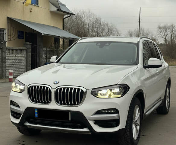 Белый БМВ Х3, объемом двигателя 3 л и пробегом 147 тыс. км за 34500 $, фото 2 на Automoto.ua