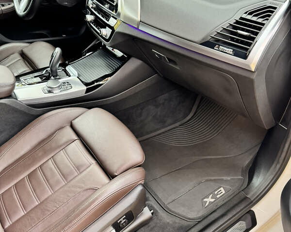 Білий БМВ Х3, об'ємом двигуна 3 л та пробігом 64 тис. км за 39999 $, фото 66 на Automoto.ua