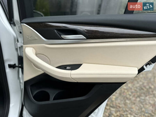 Білий БМВ Х3, об'ємом двигуна 2 л та пробігом 39 тис. км за 41500 $, фото 18 на Automoto.ua