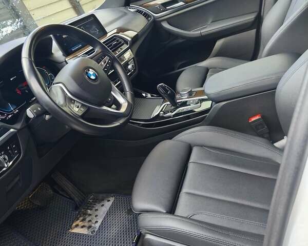 Белый БМВ Х3, объемом двигателя 2 л и пробегом 73 тыс. км за 39400 $, фото 12 на Automoto.ua