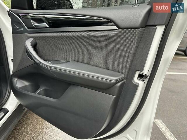 Белый БМВ Х3, объемом двигателя 3 л и пробегом 147 тыс. км за 34900 $, фото 14 на Automoto.ua