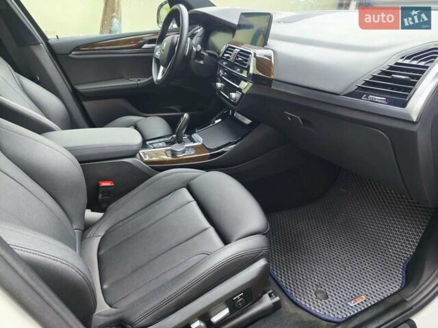 Белый БМВ Х3, объемом двигателя 2 л и пробегом 73 тыс. км за 39400 $, фото 17 на Automoto.ua