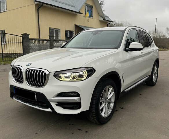 Белый БМВ Х3, объемом двигателя 3 л и пробегом 147 тыс. км за 34500 $, фото 1 на Automoto.ua