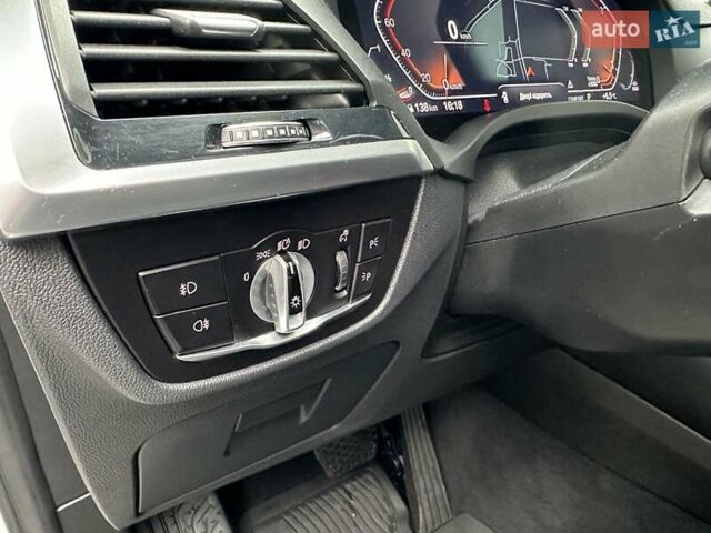 Белый БМВ Х3, объемом двигателя 3 л и пробегом 147 тыс. км за 34900 $, фото 21 на Automoto.ua