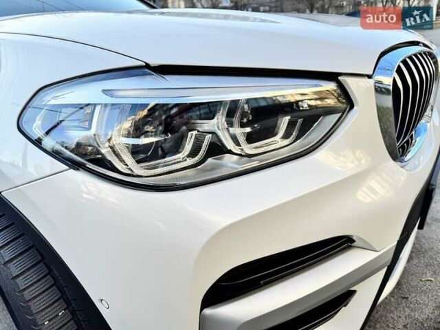 Белый БМВ Х3, объемом двигателя 2 л и пробегом 68 тыс. км за 40000 $, фото 6 на Automoto.ua