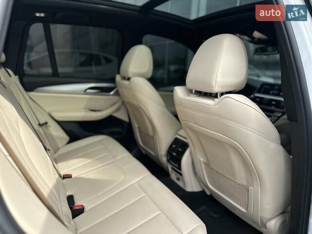 Білий БМВ Х3, об'ємом двигуна 2 л та пробігом 103 тис. км за 33500 $, фото 33 на Automoto.ua