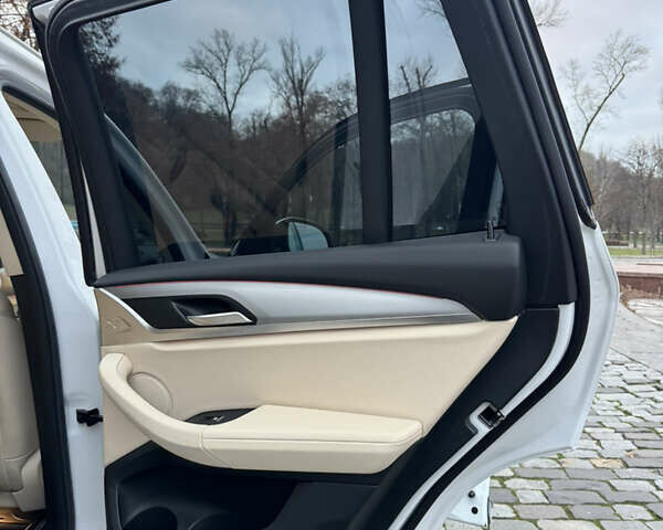 Белый БМВ Х3, объемом двигателя 2 л и пробегом 13 тыс. км за 45555 $, фото 129 на Automoto.ua