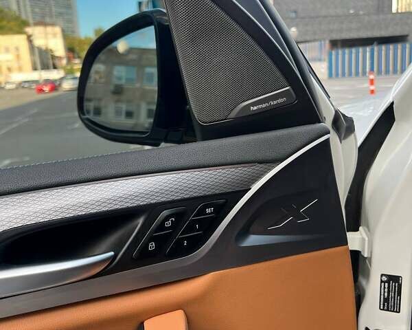 Белый БМВ Х3, объемом двигателя 3 л и пробегом 77 тыс. км за 35750 $, фото 5 на Automoto.ua