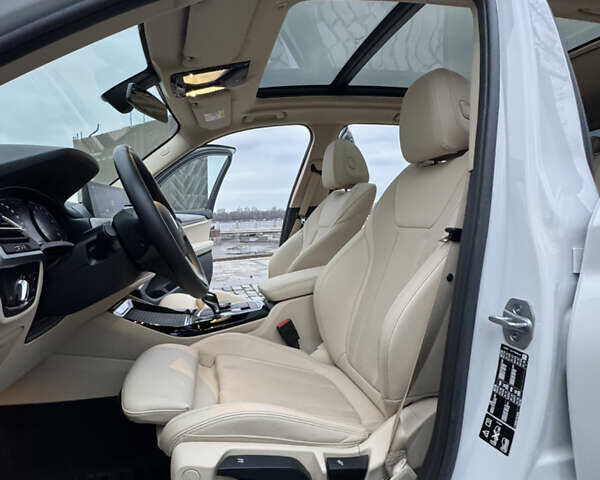 Белый БМВ Х3, объемом двигателя 2 л и пробегом 13 тыс. км за 45555 $, фото 106 на Automoto.ua