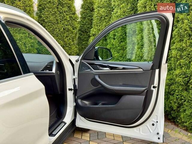 Белый БМВ Х3, объемом двигателя 2 л и пробегом 149 тыс. км за 35800 $, фото 33 на Automoto.ua